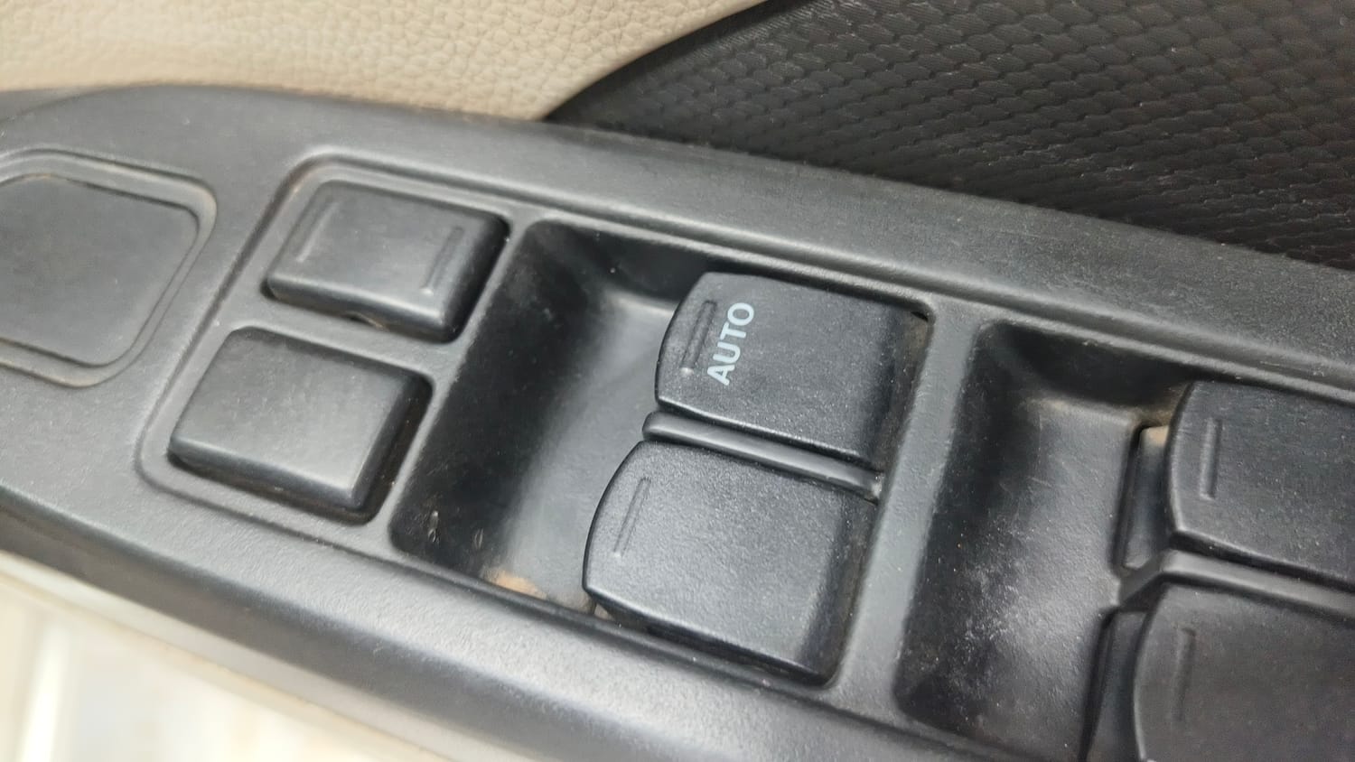 Used 2016 Maruti Suzuki Celerio VXi AMT Petrol Automatic top_features One touch-down power windows