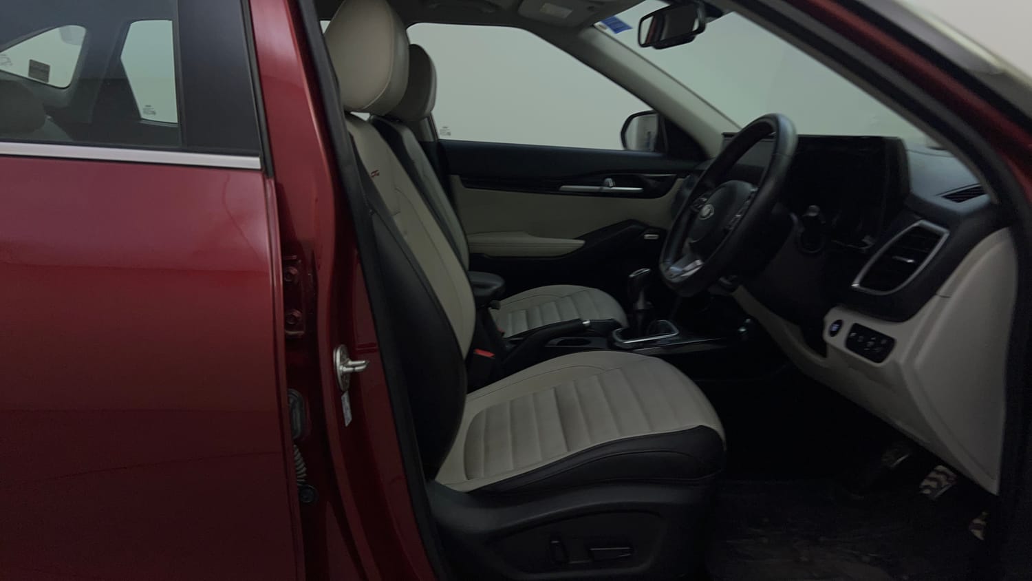 Used 2020 Kia Seltos GTX Plus 1.4 Petrol Manual interior RIGHT SIDE FRONT DOOR CABIN VIEW