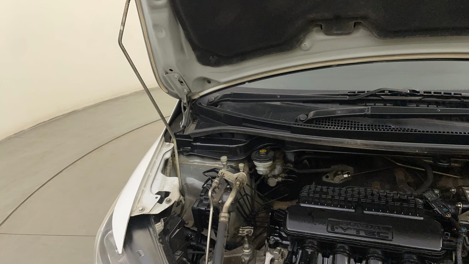 Used 2018 Honda Jazz VX Petrol Petrol Manual engine ENGINE RIGHT SIDE HINGE & APRON VIEW