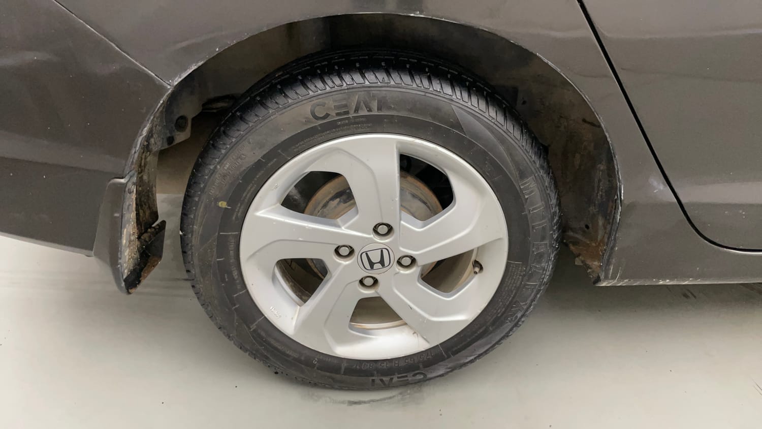 Used 2015 Honda City V Diesel Diesel Manual tyres RIGHT REAR TYRE RIM VIEW