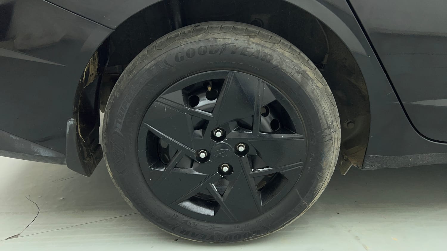 Used 2023 Hyundai Verna EX 1.5 Petrol MT Petrol Manual tyres RIGHT REAR TYRE RIM VIEW