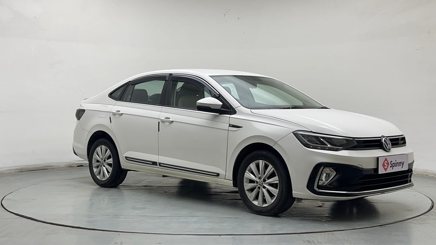 Used 2024 Volkswagen Virtus Highline 1.0 TSI MT Petrol Manual exterior RIGHT FRONT CORNER VIEW