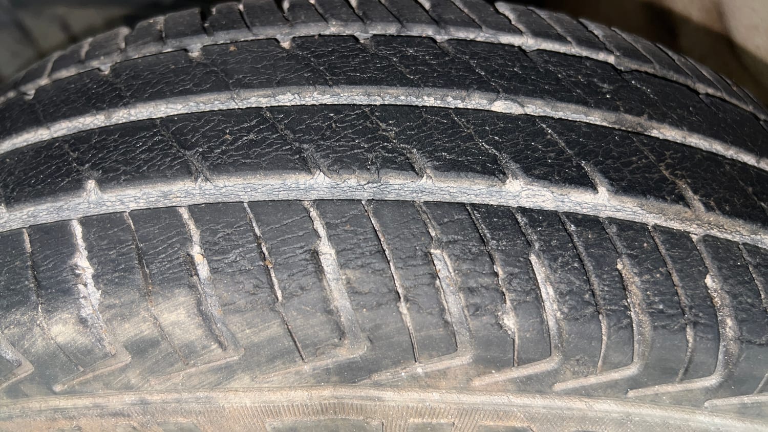 Used 2022 Maruti Suzuki Alto K10 LXi Petrol Manual tyres LEFT FRONT TYRE TREAD VIEW