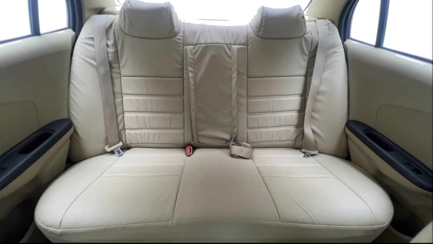 Used 2017 Honda Amaze 1.2 S i-VTEC Opt Petrol Manual interior REAR SEAT CONDITION VIEW