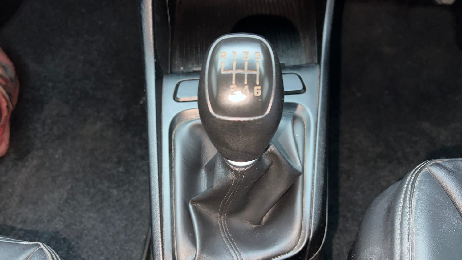 Used 2023 Hyundai Verna EX 1.5 Petrol MT Petrol Manual interior GEAR  KNOB VIEW