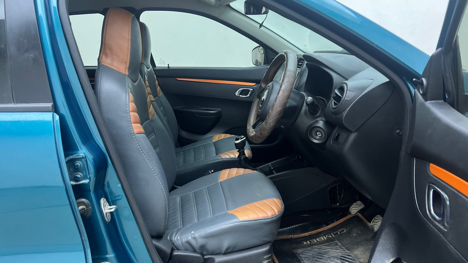 Used 2020 Renault Kwid CLIMBER 1.0 Opt Petrol Manual interior RIGHT SIDE FRONT DOOR CABIN VIEW