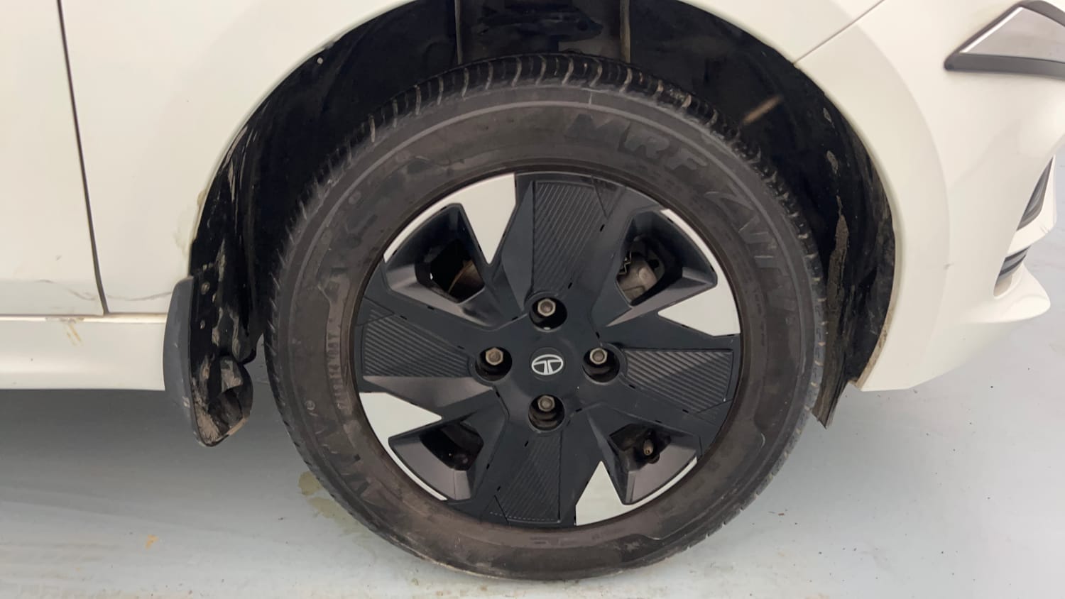 Used 2026 Tata Tiago XT Petrol Manual tyres RIGHT FRONT TYRE RIM VIEW