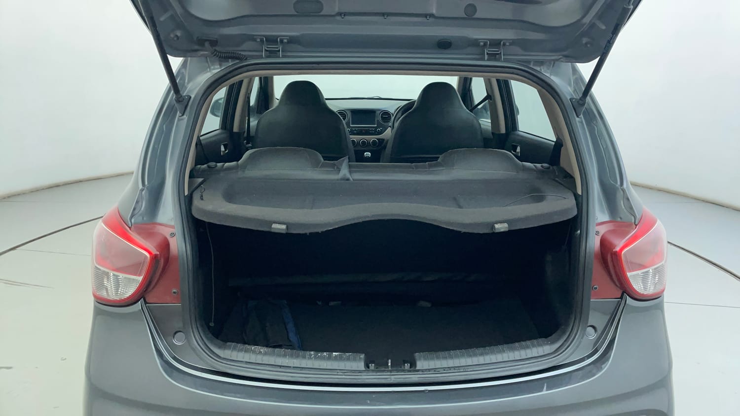 Used 2017 Hyundai Grand i10 Sportz (O) AT 1.2 Kappa VTVT Petrol Automatic interior DICKY INSIDE VIEW