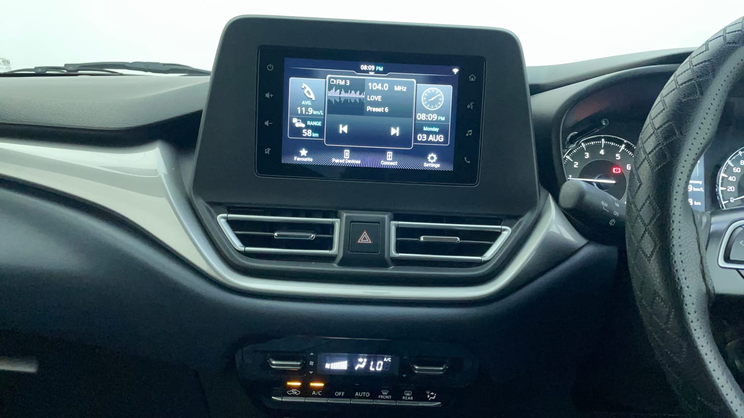 Used 2022 Maruti Suzuki Baleno Zeta AGS Petrol Automatic interior MUSIC SYSTEM & AC CONTROL VIEW
