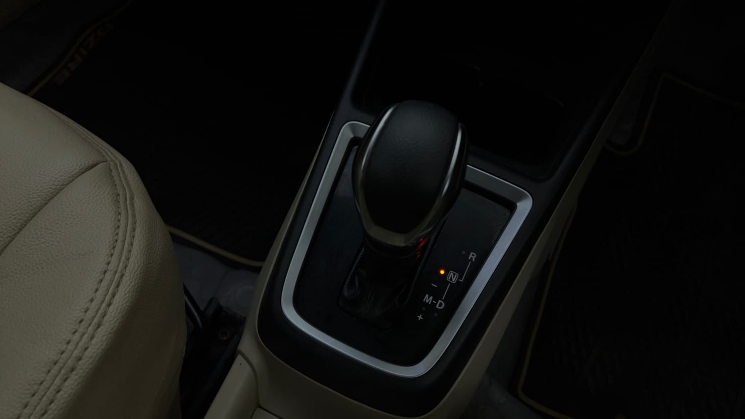 Used 2018 Maruti Suzuki Dzire VXi AMT Petrol Automatic interior GEAR  KNOB VIEW