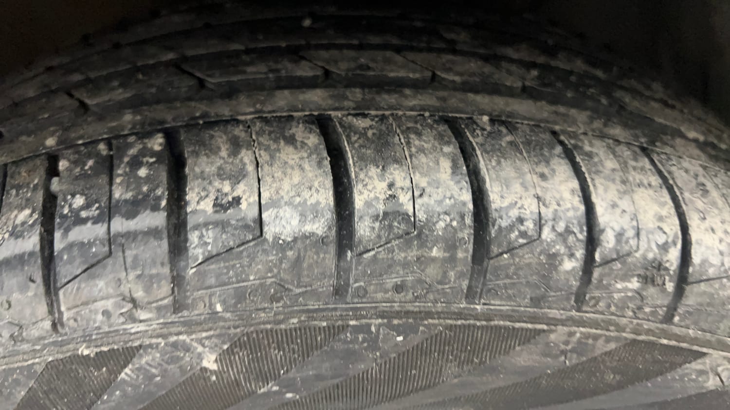 Used 2023 Hyundai Verna SX (O) 1.5 VTVT IVT Petrol Automatic tyres RIGHT FRONT TYRE TREAD VIEW