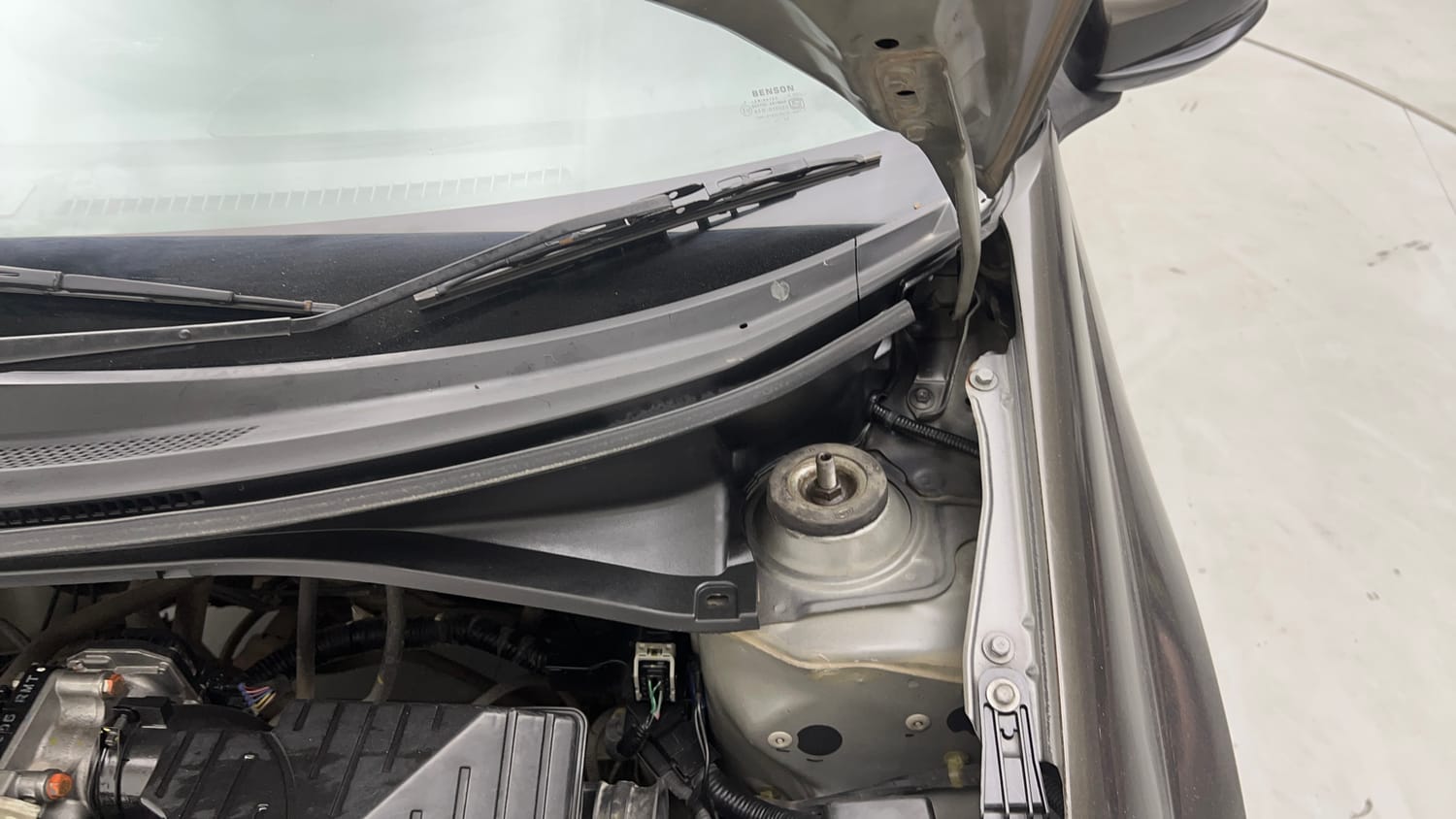 Used 2017 Honda Amaze 1.2 S i-VTEC Opt Petrol Manual engine ENGINE LEFT SIDE HINGE & APRON VIEW