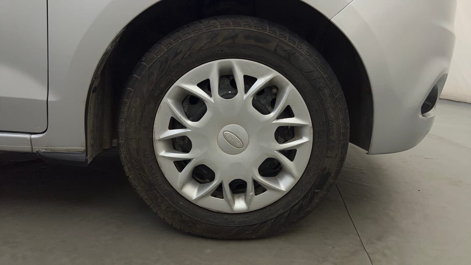 Used 2016 Ford Figo Aspire Trend 1.2 Ti-VCT Petrol Manual tyres RIGHT FRONT TYRE RIM VIEW