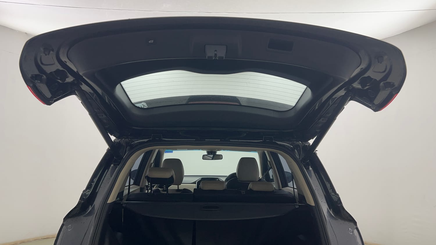 Used 2022 MG Motors Hector Sharp 1.5 Petrol Turbo Hybrid MT Hybrid Manual interior DICKY DOOR OPEN VIEW