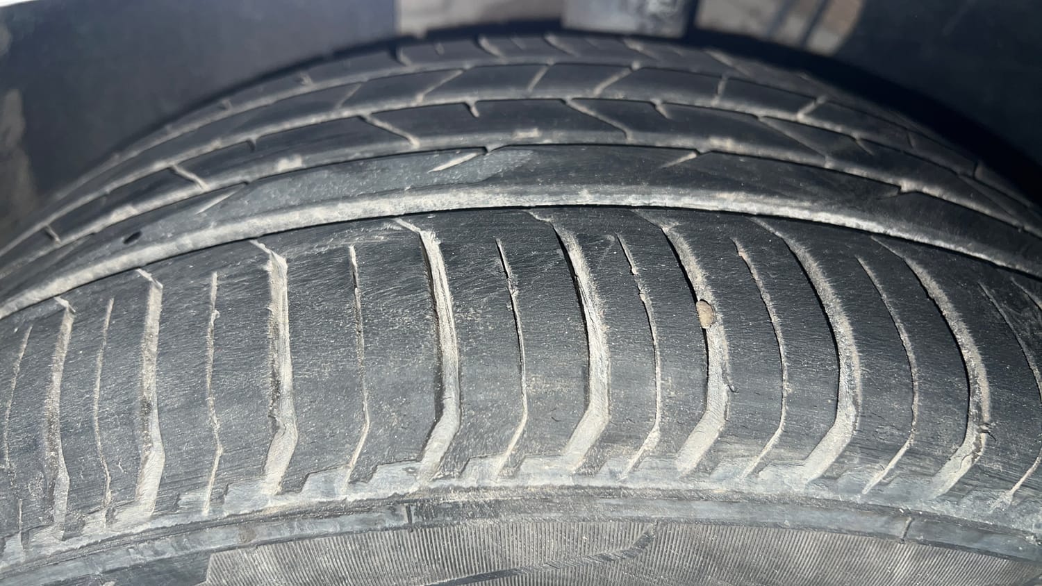 Used 2024 Volkswagen Virtus Highline 1.0 TSI MT Petrol Manual tyres LEFT FRONT TYRE TREAD VIEW