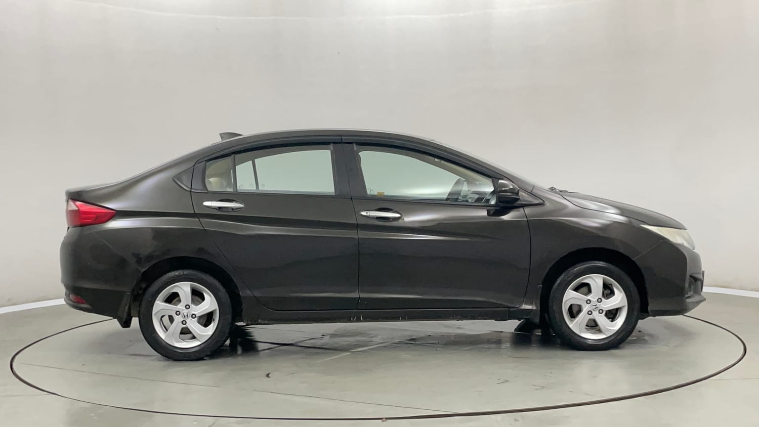 Used 2015 Honda City V Diesel Diesel Manual exterior RIGHT SIDE VIEW