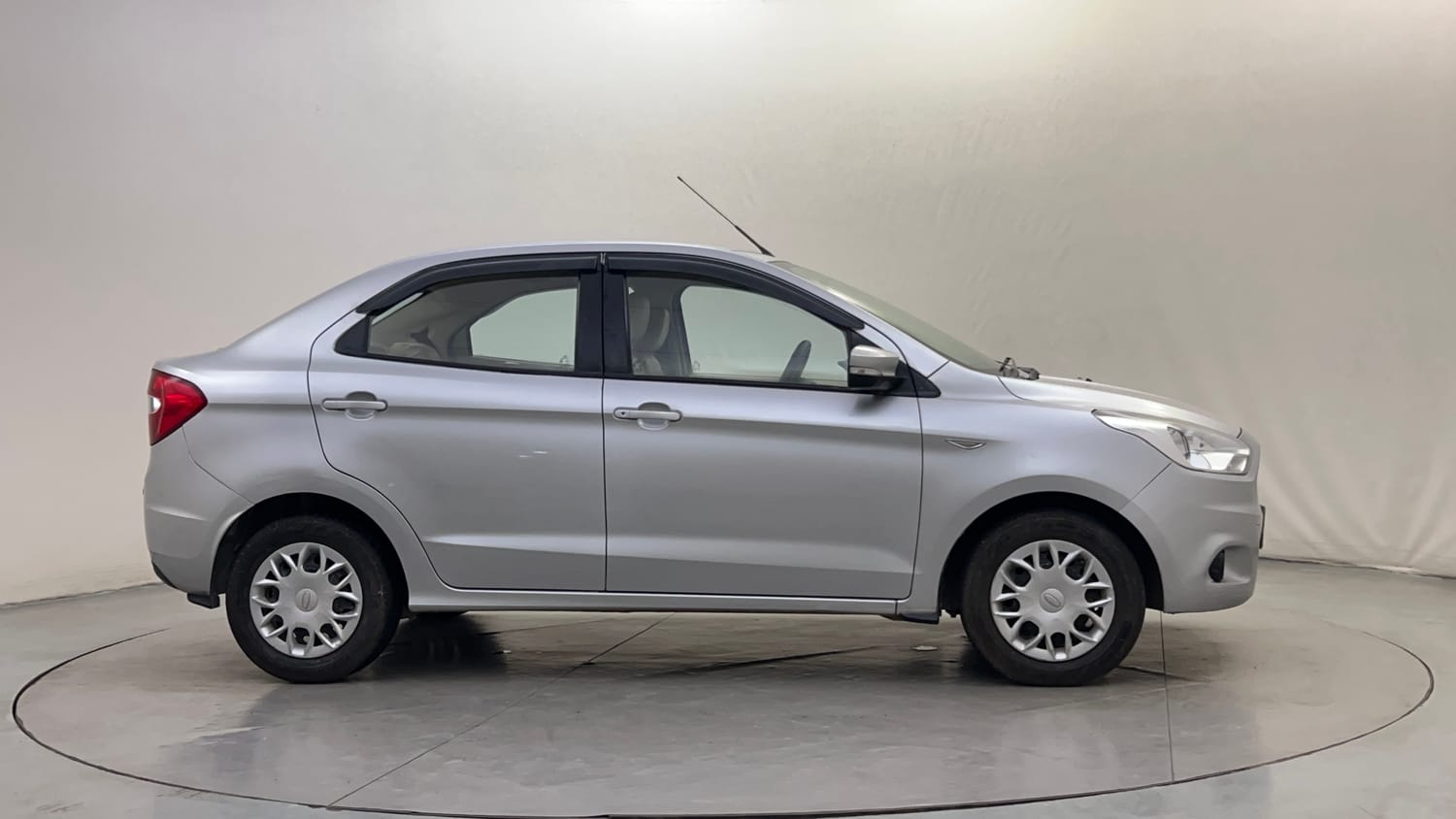 Used 2016 Ford Figo Aspire Trend 1.2 Ti-VCT Petrol Manual exterior RIGHT SIDE VIEW