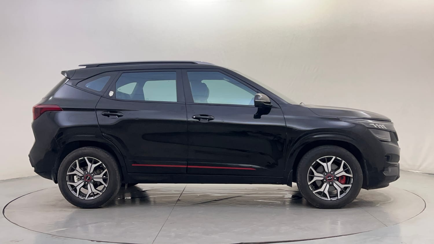 Used 2022 Kia Seltos GTX Plus 1.4 Petrol Manual exterior RIGHT SIDE VIEW