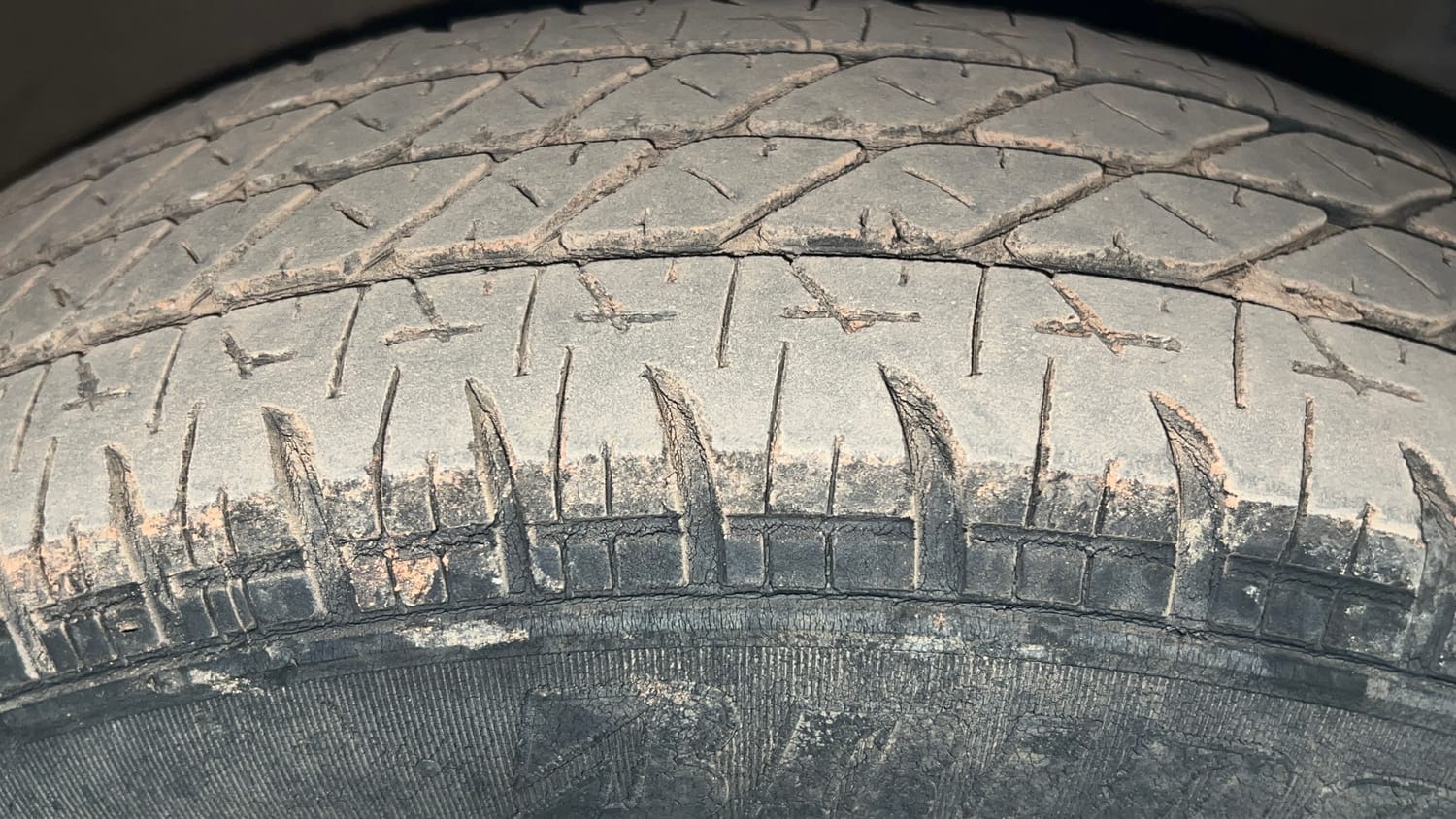 Used 2013 Maruti Suzuki Swift VXi Petrol Manual tyres RIGHT FRONT TYRE TREAD VIEW