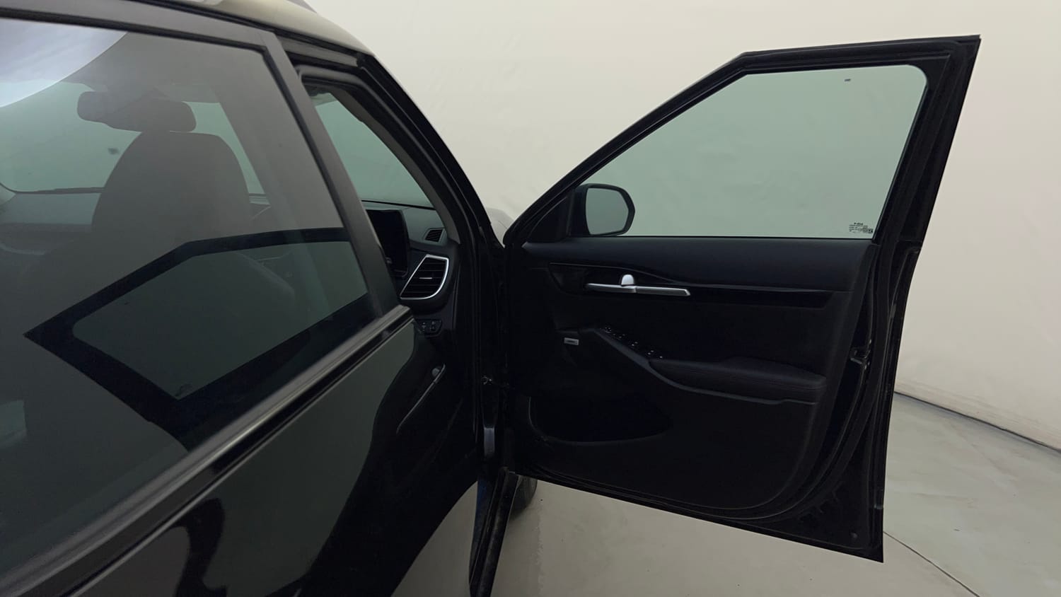 Used 2022 Kia Seltos GTX Plus 1.4 Petrol Manual interior RIGHT FRONT DOOR OPEN VIEW
