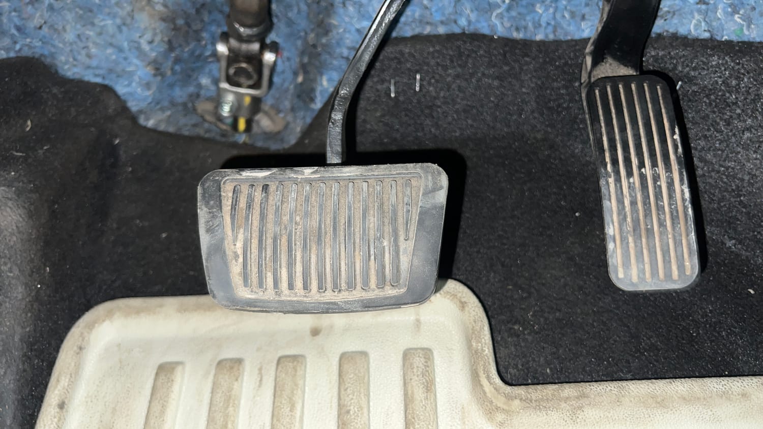 Used 2023 Hyundai Verna SX (O) 1.5 VTVT IVT Petrol Automatic interior PEDALS VIEW