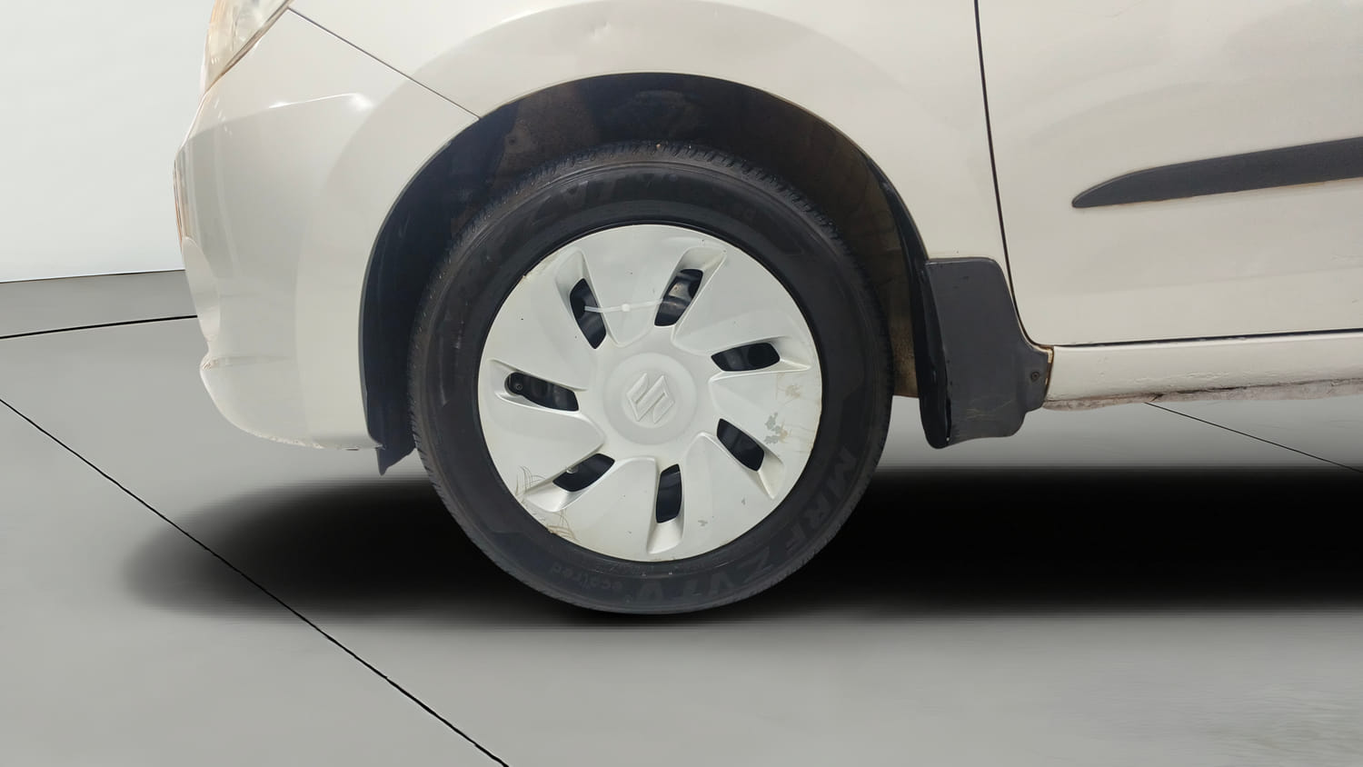 Used 2016 Maruti Suzuki Celerio VXi AMT Petrol Automatic tyres LEFT FRONT TYRE RIM VIEW