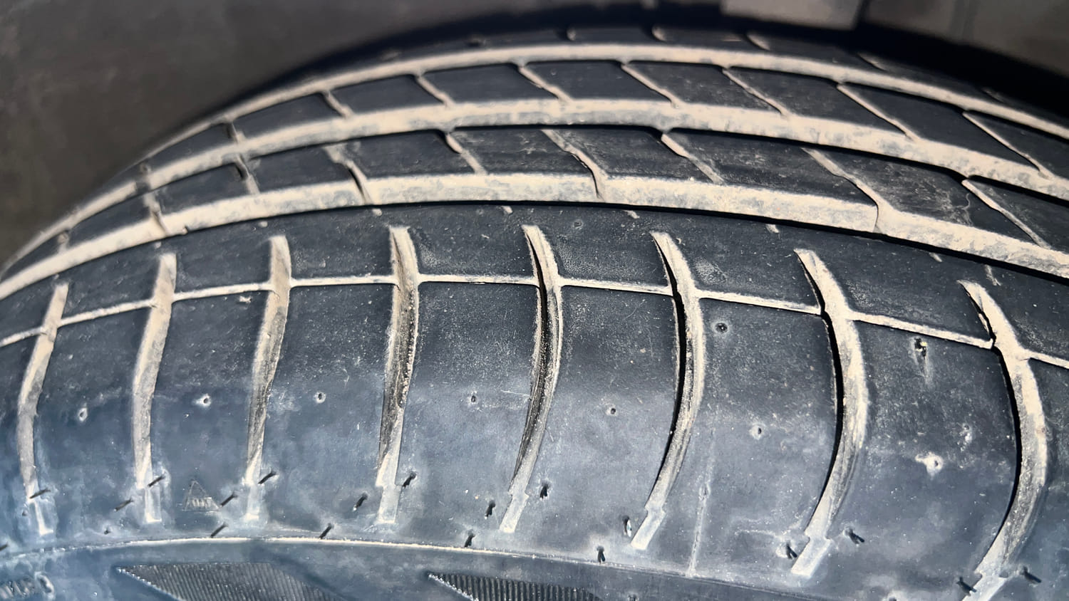 Used 2017 Hyundai Elite i20 Sportz 1.2 Petrol Manual tyres RIGHT FRONT TYRE TREAD VIEW