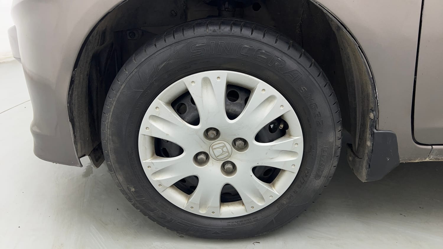 Used 2013 Honda Amaze 1.2 S i-VTEC Petrol Manual tyres LEFT FRONT TYRE RIM VIEW