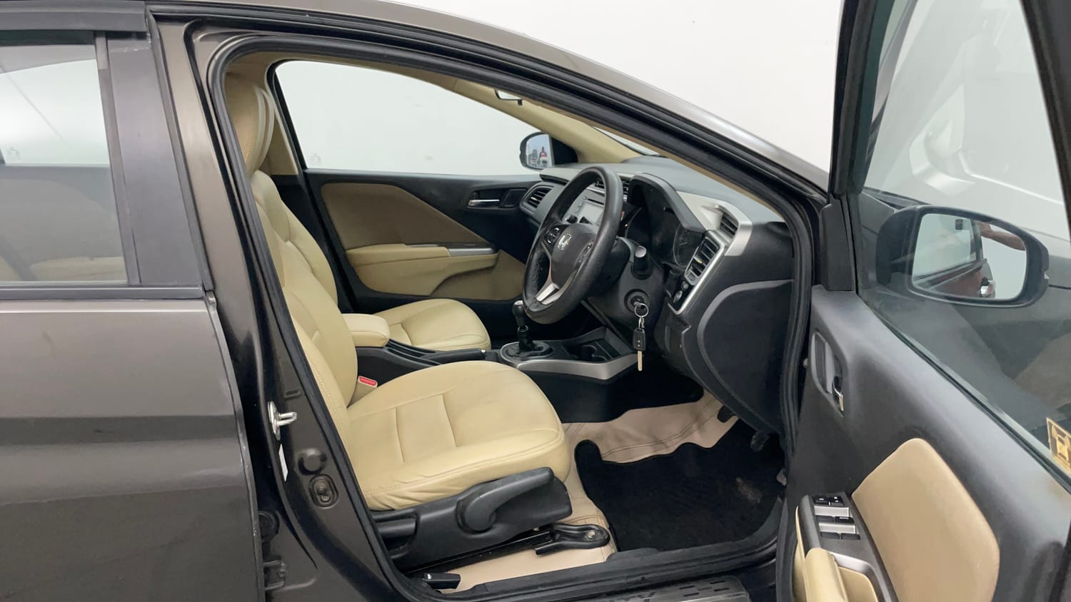 Used 2015 Honda City V Diesel Diesel Manual interior RIGHT SIDE FRONT DOOR CABIN VIEW