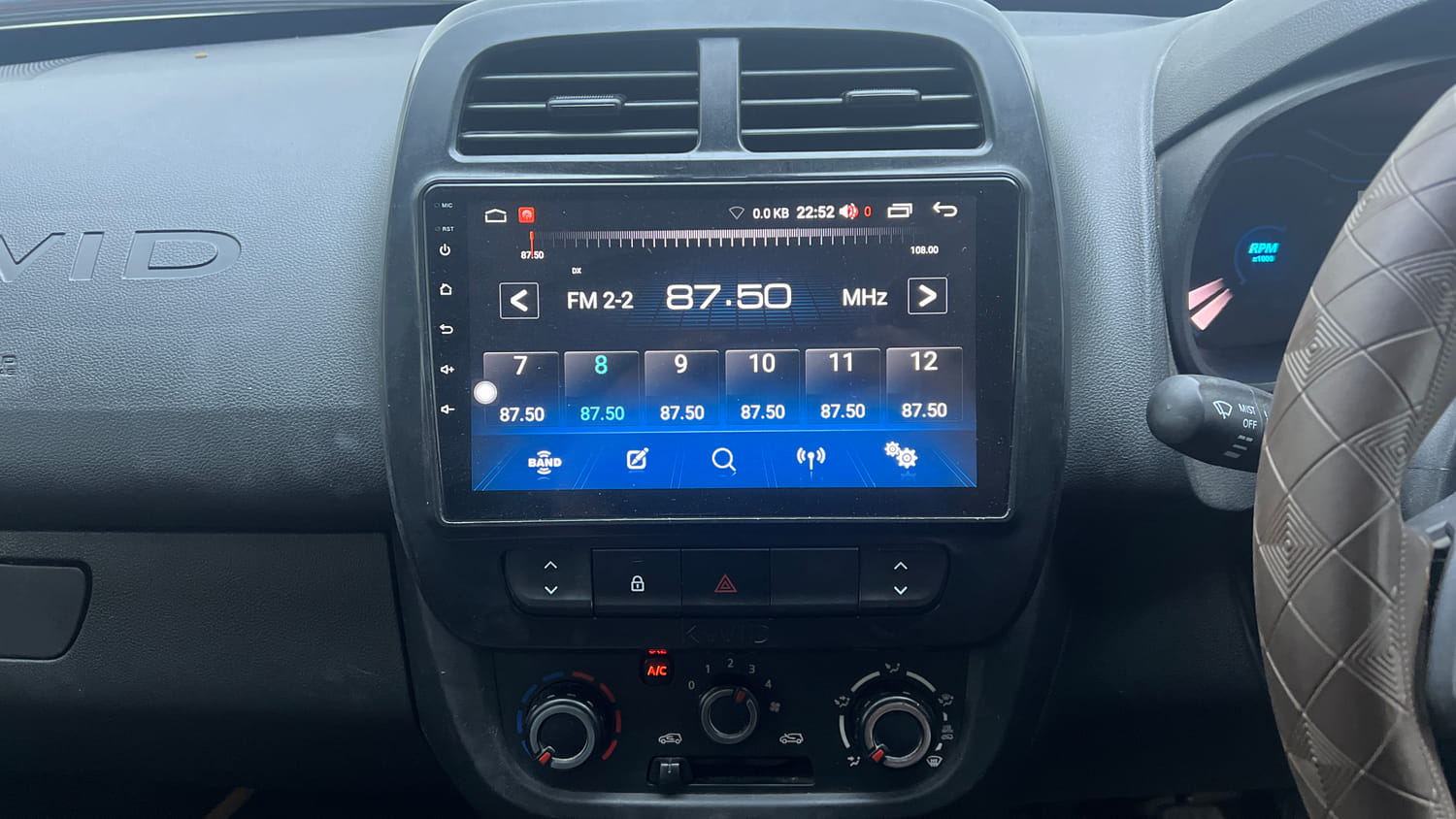 Used 2020 Renault Kwid CLIMBER 1.0 Opt Petrol Manual interior MUSIC SYSTEM & AC CONTROL VIEW