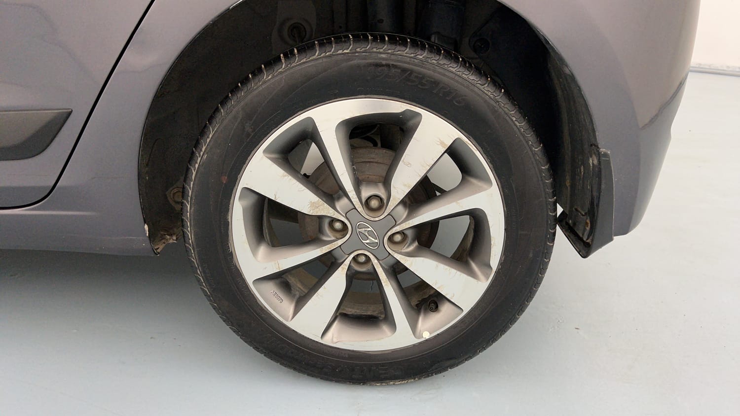 Used 2015 Hyundai Elite i20 Asta 1.2 Petrol Manual tyres LEFT REAR TYRE RIM VIEW