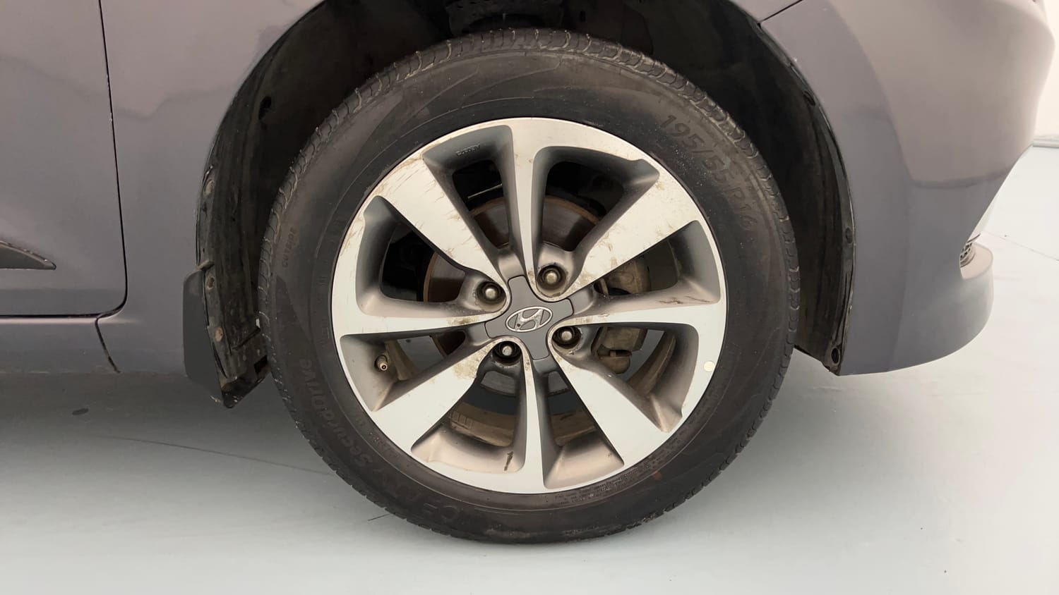 Used 2015 Hyundai Elite i20 Asta 1.2 Petrol Manual tyres RIGHT FRONT TYRE RIM VIEW