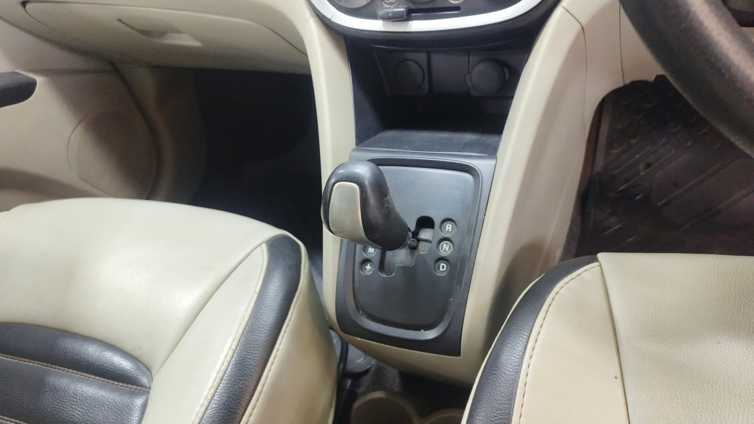 Used 2016 Maruti Suzuki Celerio VXi AMT Petrol Automatic interior GEAR  KNOB VIEW