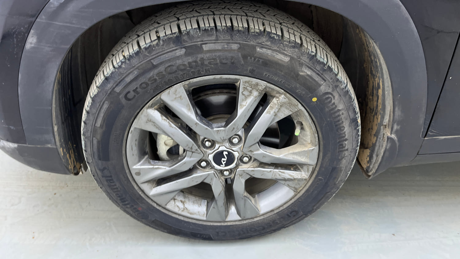 Used 2022 kia Seltos HTX 1.5 IVT Petrol Automatic tyres LEFT FRONT TYRE RIM VIEW
