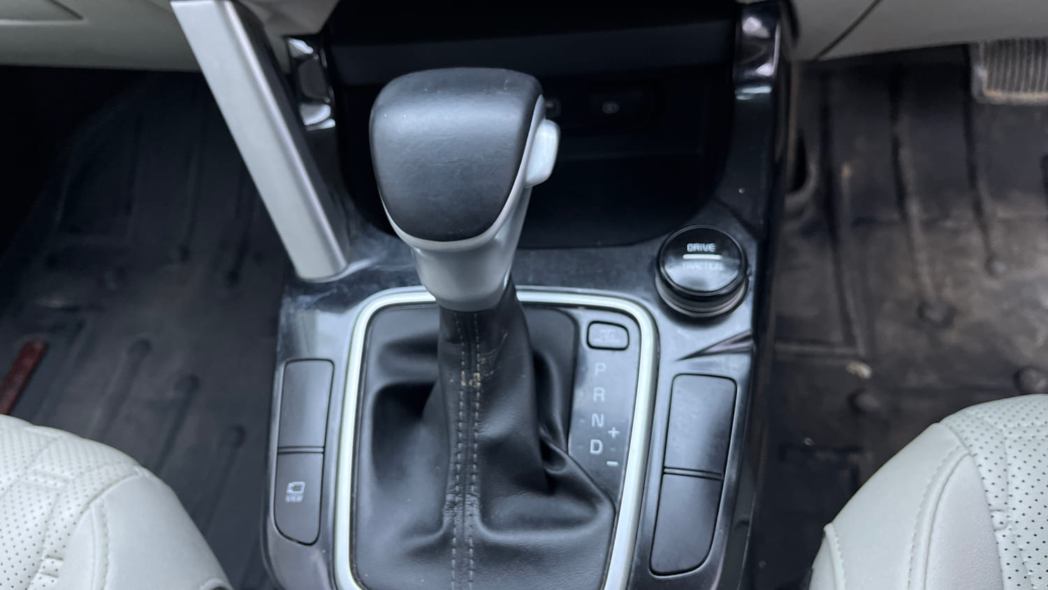Used 2022 kia Seltos HTX 1.5 IVT Petrol Automatic interior GEAR  KNOB VIEW
