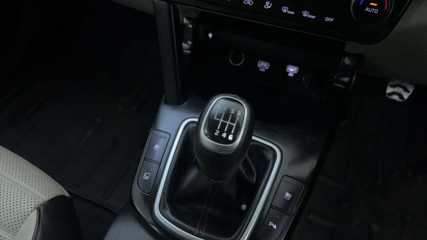 Used 2020 Kia Seltos GTX Plus 1.4 Petrol Manual interior GEAR  KNOB VIEW