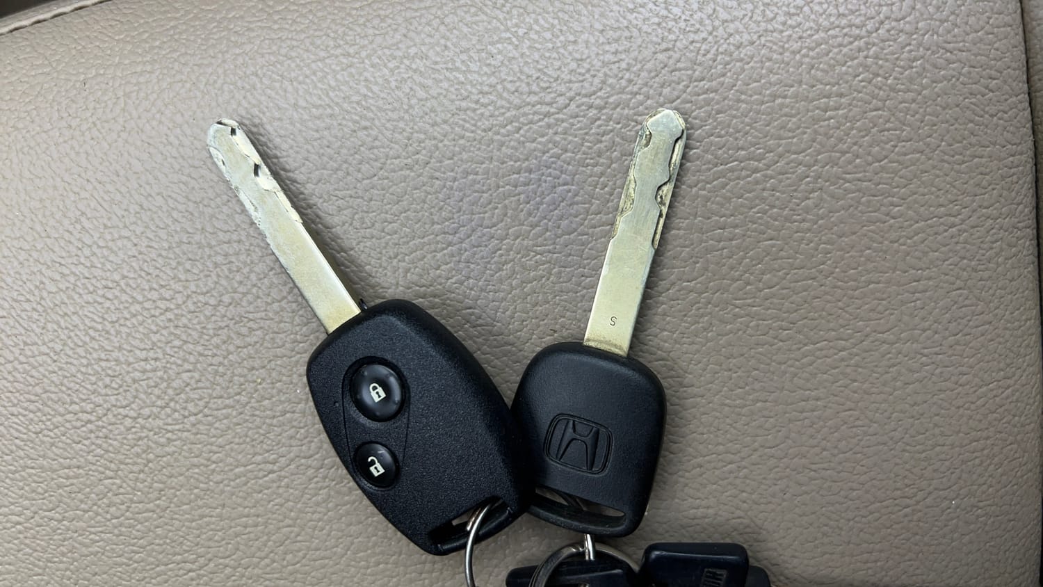 Used 2013 Honda Amaze 1.2 S i-VTEC Petrol Manual extra CAR KEY VIEW