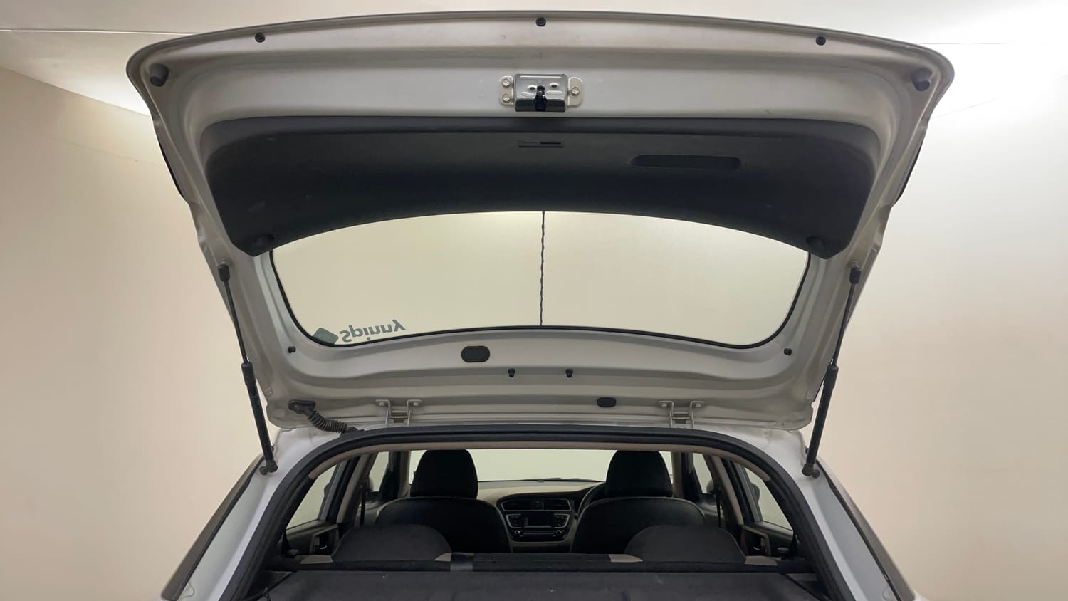 Used 2018 Hyundai Elite i20 Magna Executive 1.2 Petrol Manual interior DICKY DOOR OPEN VIEW