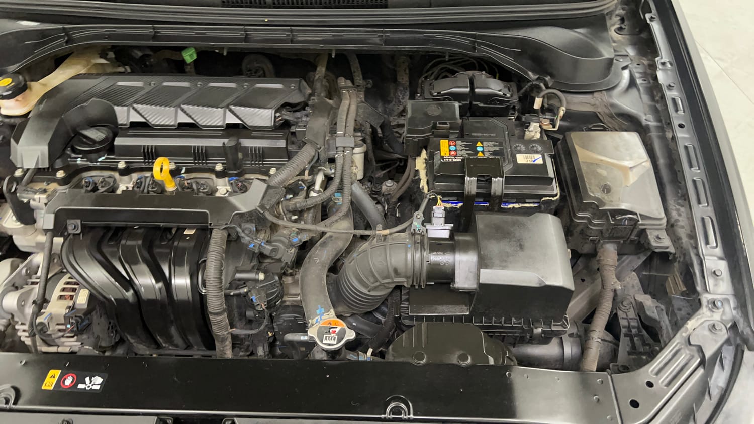 Used 2023 Hyundai Verna SX (O) 1.5 VTVT IVT Petrol Automatic engine ENGINE LEFT SIDE VIEW