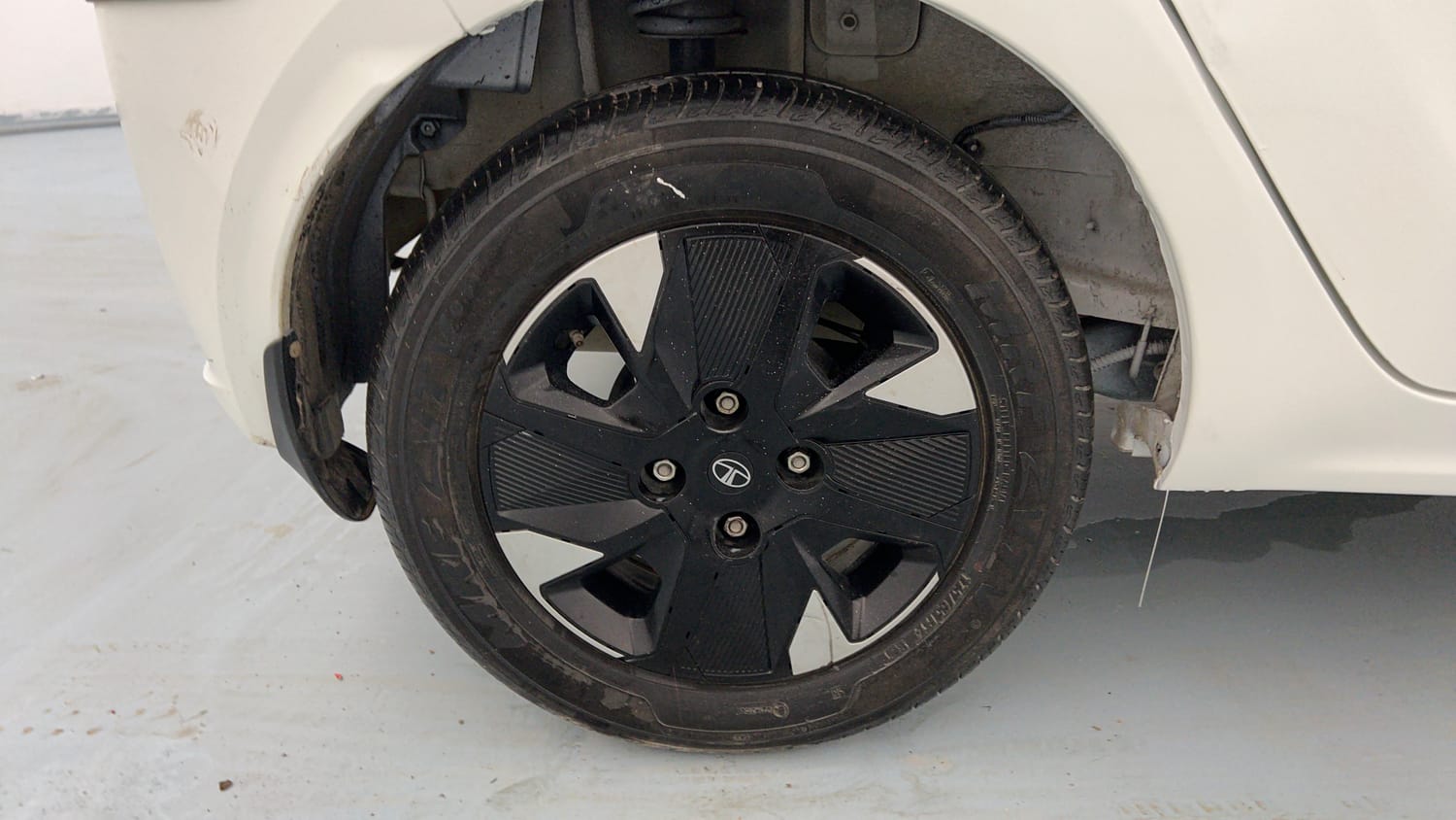 Used 2026 Tata Tiago XT Petrol Manual tyres RIGHT REAR TYRE RIM VIEW