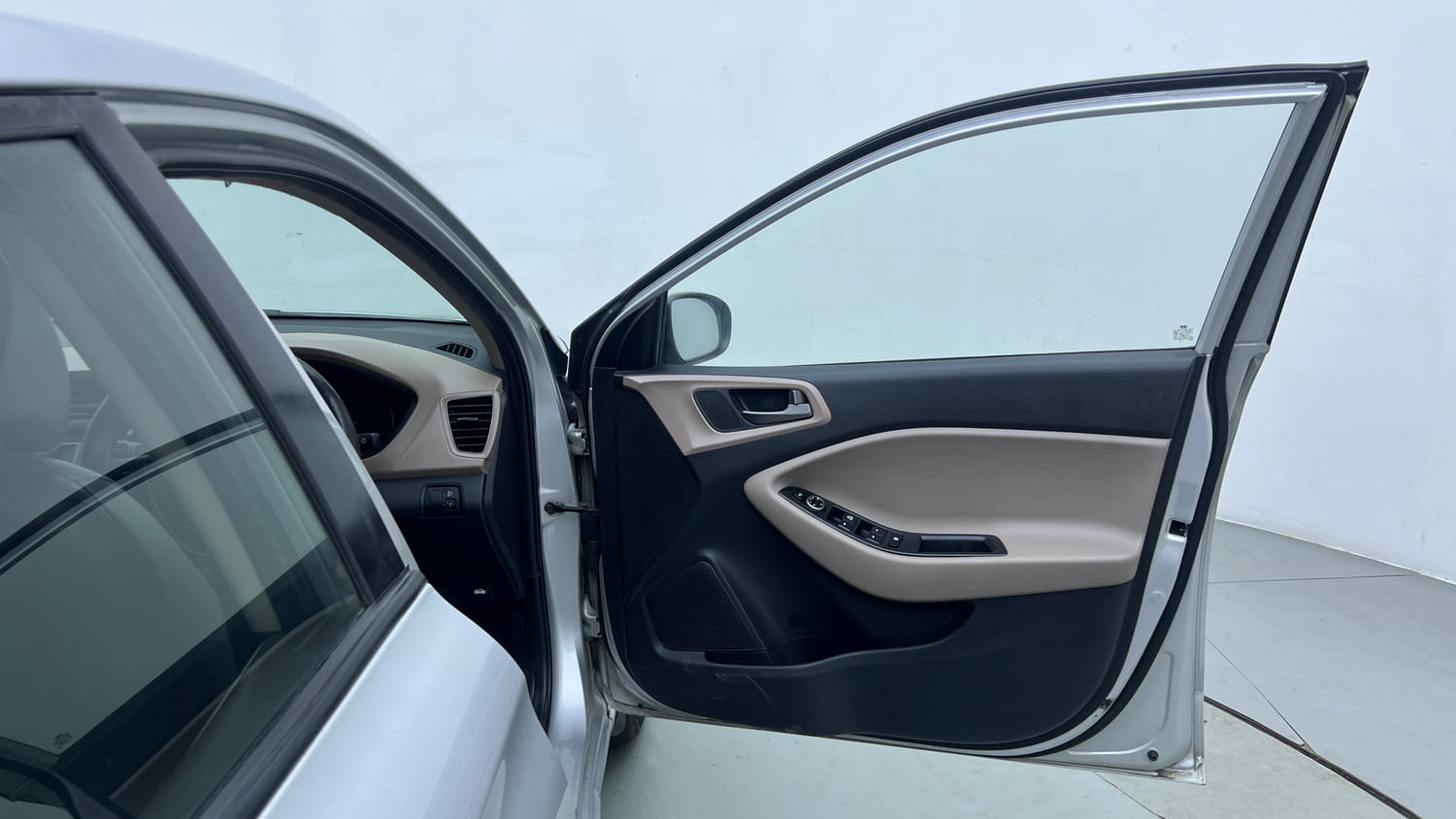 Used 2017 Hyundai Elite i20 Sportz 1.2 Petrol Manual interior RIGHT FRONT DOOR OPEN VIEW