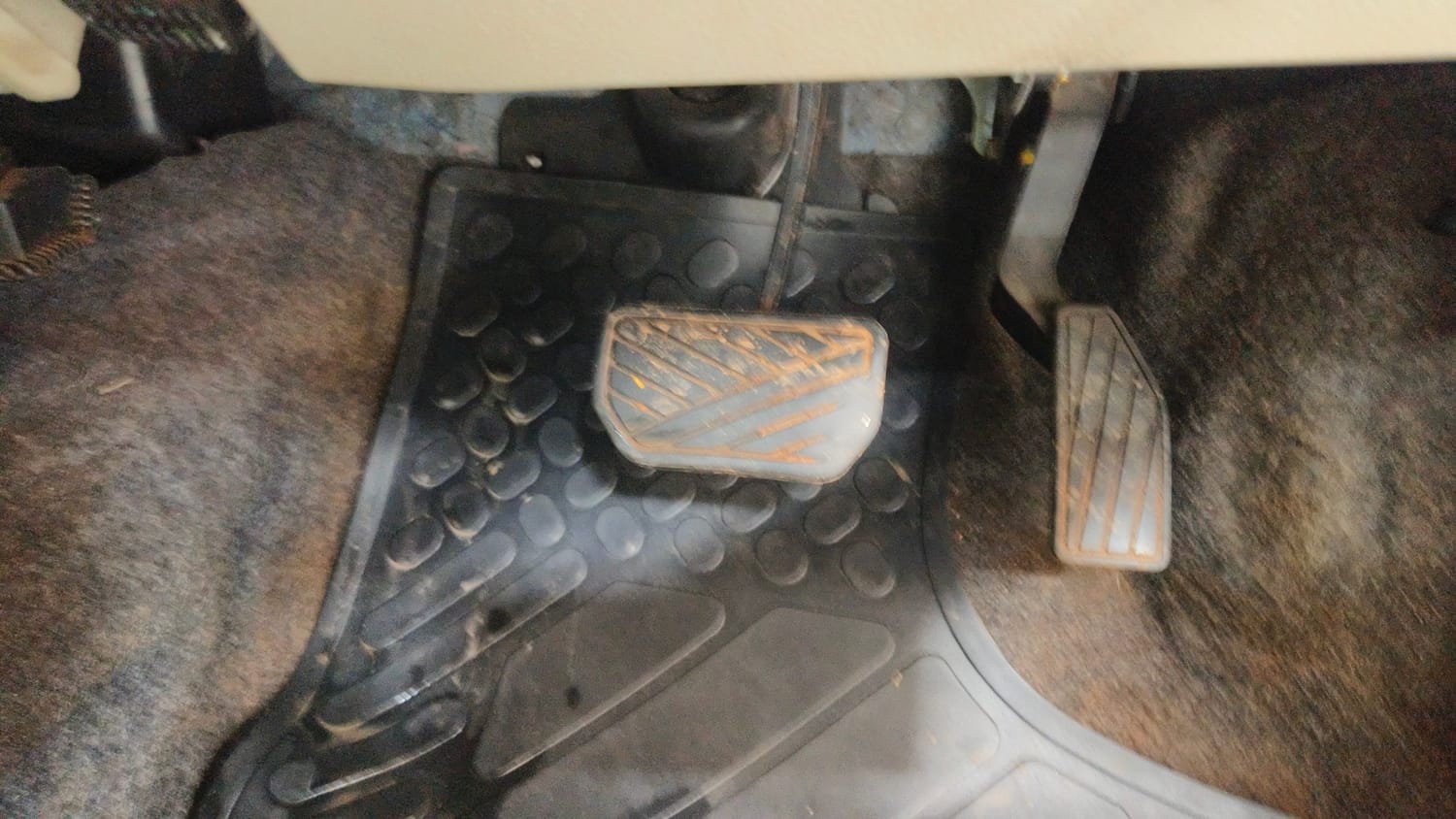 Used 2016 Maruti Suzuki Celerio VXi AMT Petrol Automatic interior PEDALS VIEW