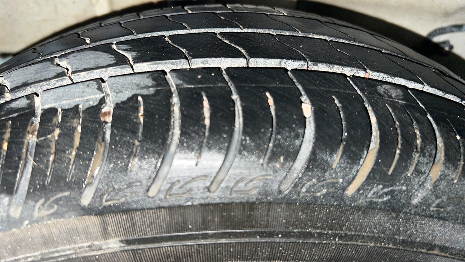 Used 2026 Tata Tiago XT Petrol Manual tyres RIGHT REAR TYRE TREAD VIEW