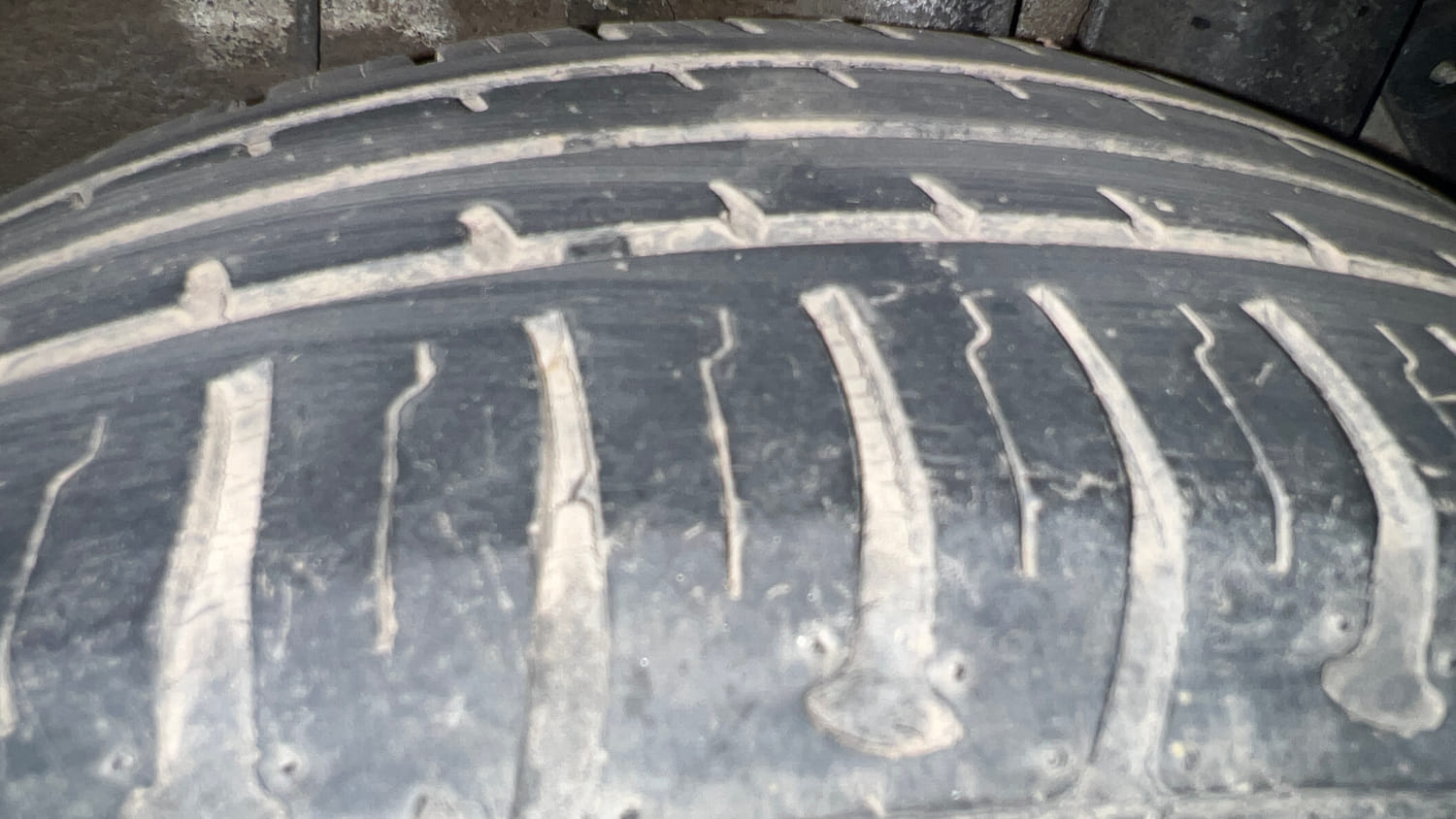 Used 2017 Hyundai Elite i20 Sportz 1.2 Petrol Manual tyres LEFT REAR TYRE TREAD VIEW