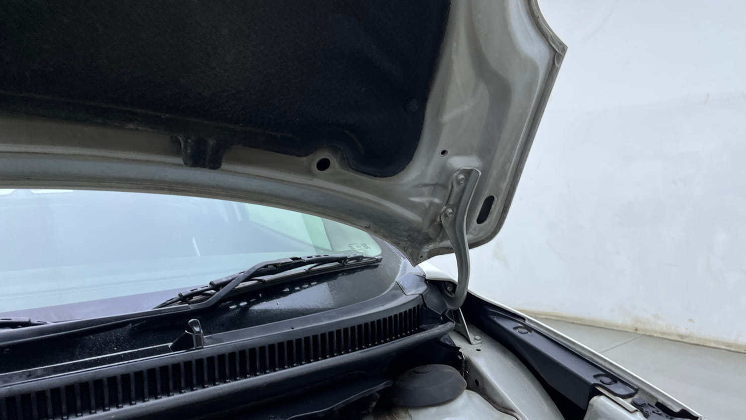 Used 2021 Maruti Suzuki Baleno Alpha Automatic Petrol Automatic engine ENGINE LEFT SIDE HINGE & APRON VIEW