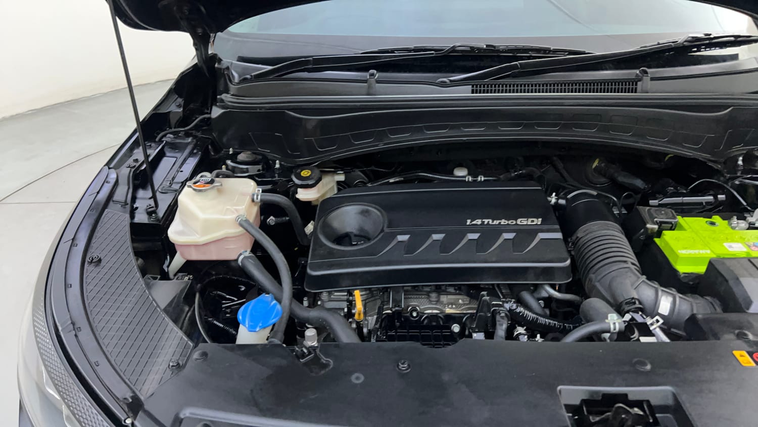 Used 2022 Kia Seltos GTX Plus 1.4 Petrol Manual engine ENGINE RIGHT SIDE HINGE & APRON VIEW
