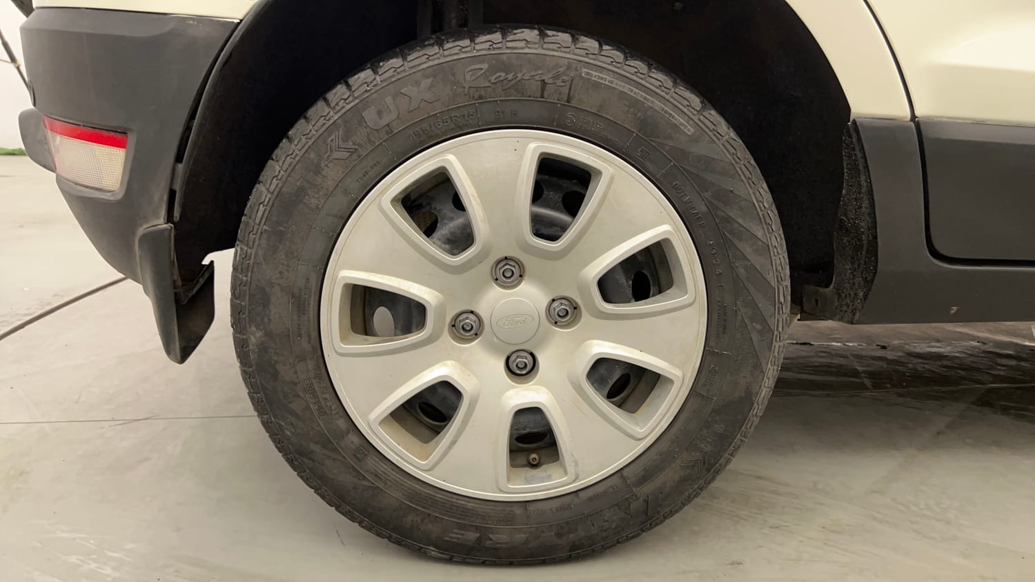 Used 2021 Ford EcoSport Ambiente 1.5L TDCi Diesel Manual tyres RIGHT REAR TYRE RIM VIEW