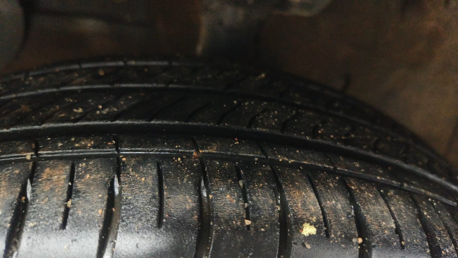 Used 2022 Hyundai Aura SX 1.2 Petrol Petrol Manual tyres LEFT FRONT TYRE TREAD VIEW