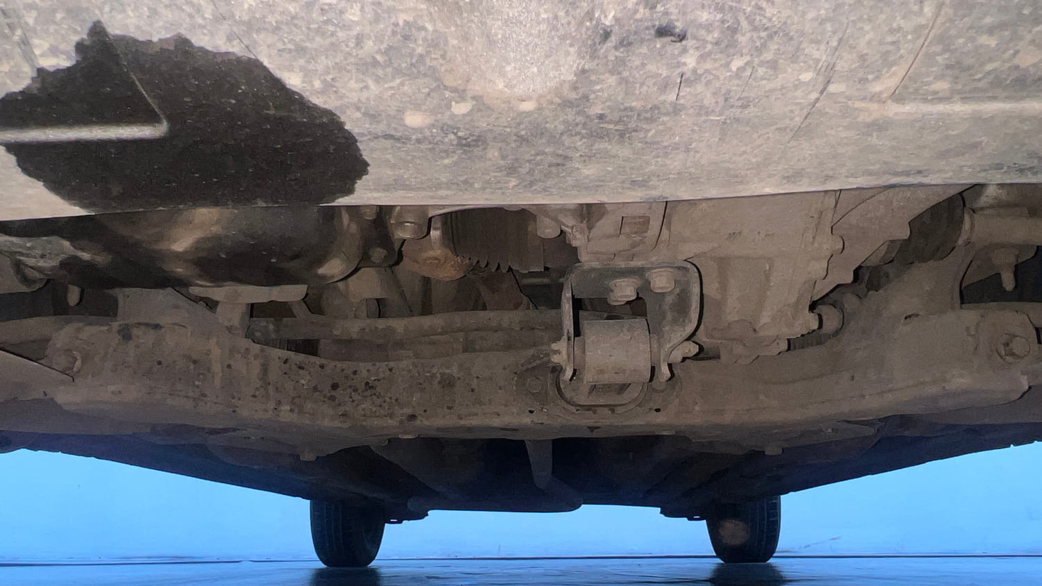 Used 2017 Hyundai Elite i20 Sportz 1.2 Petrol Manual extra FRONT LEFT UNDERBODY VIEW