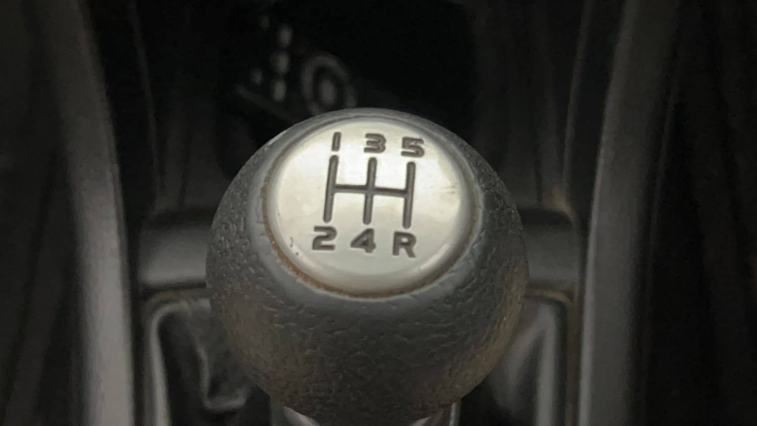 Used 2013 Maruti Suzuki Swift VXi Petrol Manual interior GEAR  KNOB VIEW